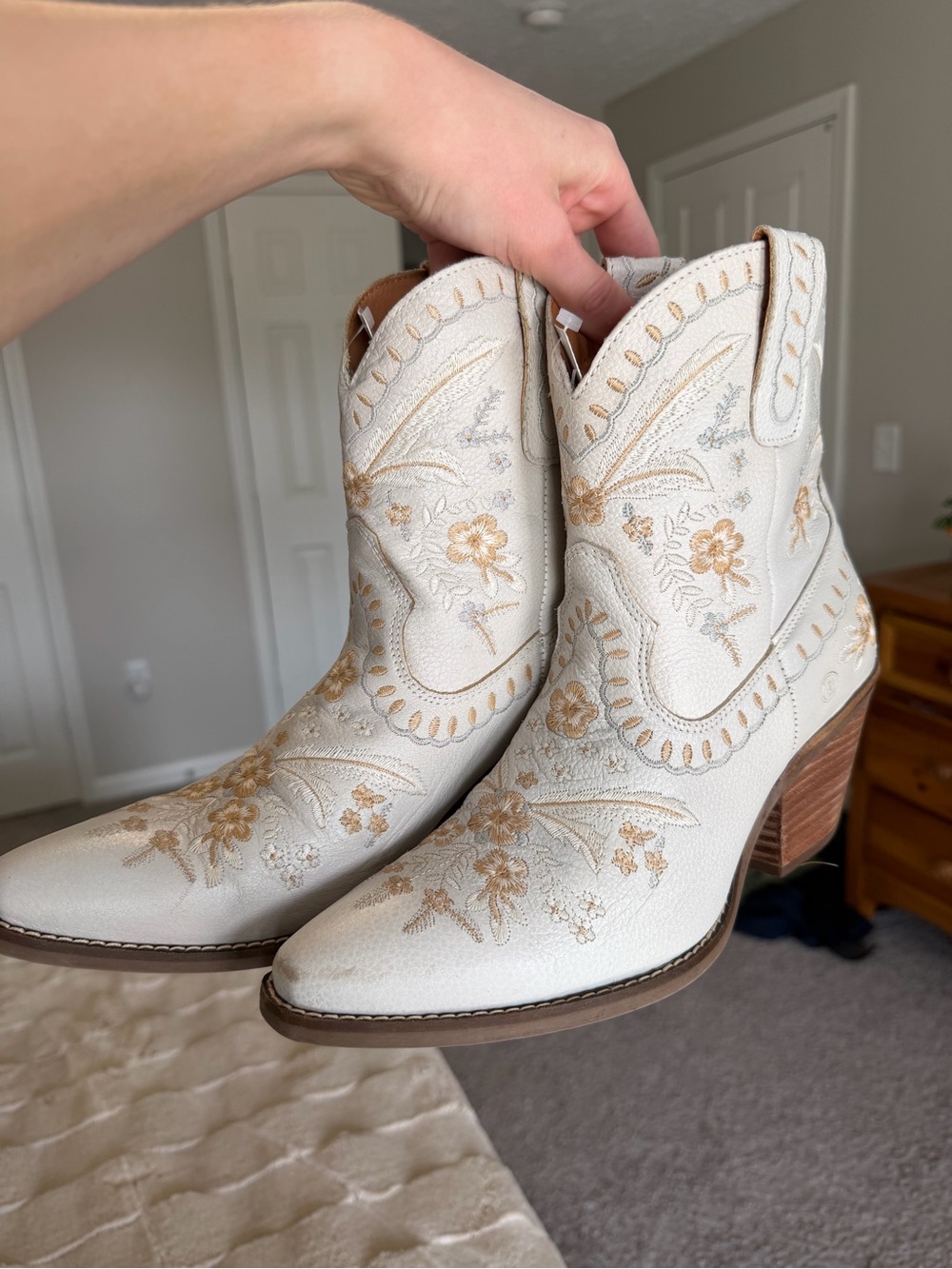 dingo White Floral Embroidered Western Ankle Boots